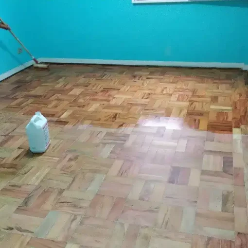 Aplicação de Bona em Pisos de Madeira