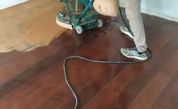 Raspagem de Piso de Madeira Sem Pó
