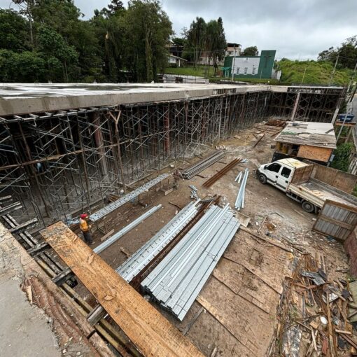 Escoramento para laje Zona Sul