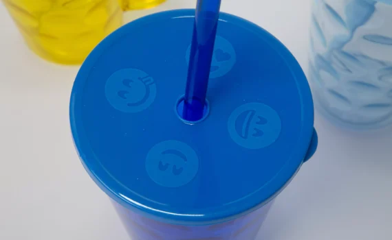 Caneca para festa com tampa