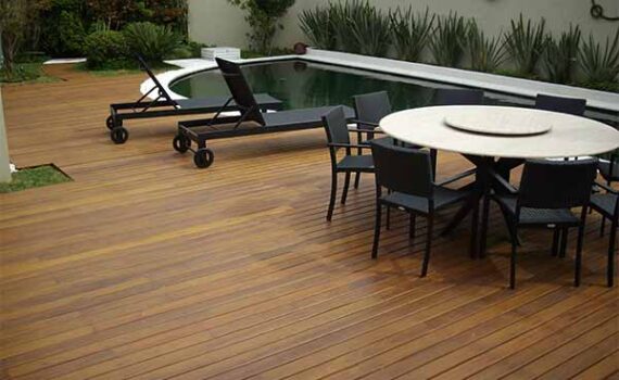 deck de madeira area externa