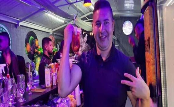 Barman para Eventos em Guarulhos preparando coquetéis em festa corporativa