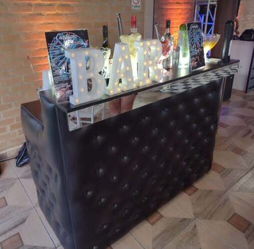Serviço de Bar para Eventos Preço com bartenders preparando drinks em festa